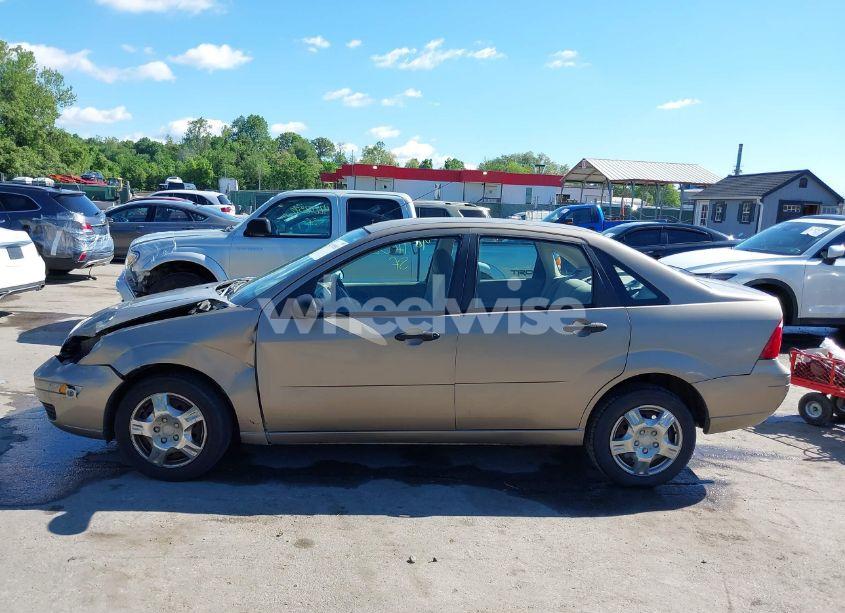 Photo 14 of 2005 Ford Focus ZX4 (VIN 1FAFP34N85W192422)