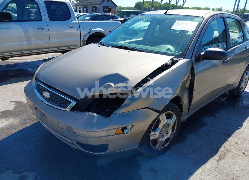 Photo 17 of 2005 Ford Focus ZX4 (VIN 1FAFP34N85W192422)