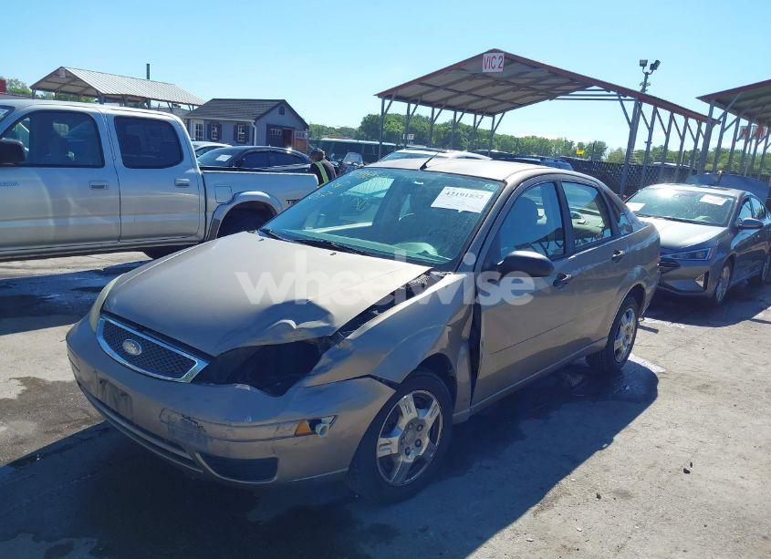 Photo 2 of 2005 Ford Focus ZX4 (VIN 1FAFP34N85W192422)