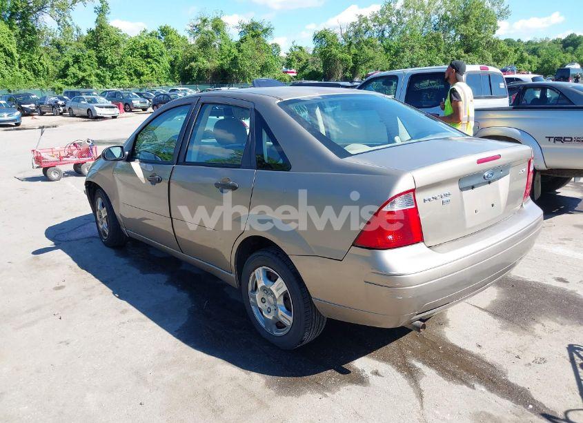 Photo 3 of 2005 Ford Focus ZX4 (VIN 1FAFP34N85W192422)