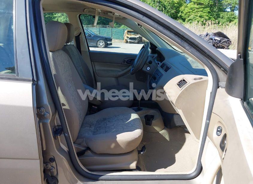 Photo 5 of 2005 Ford Focus ZX4 (VIN 1FAFP34N85W192422)