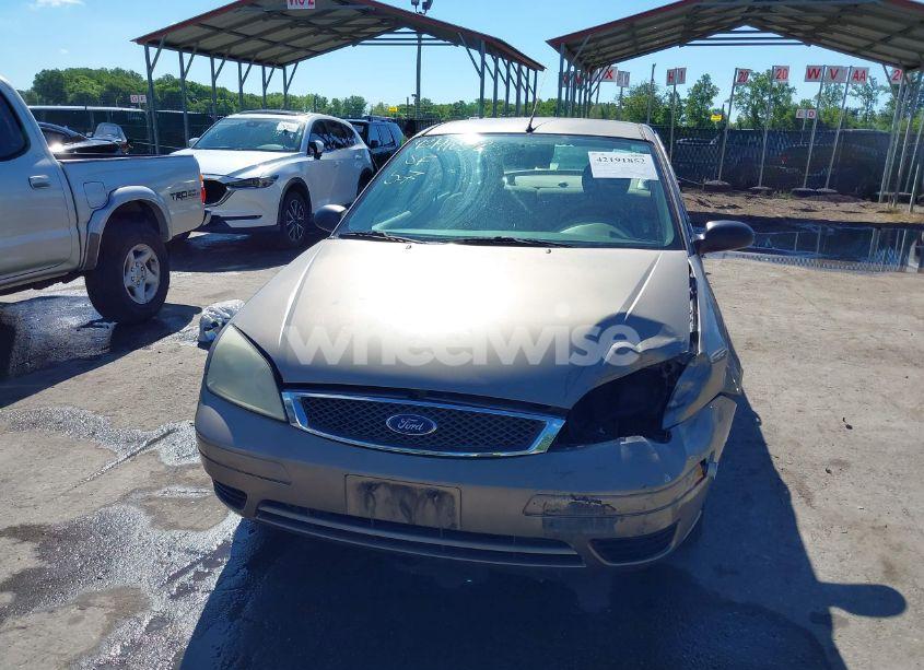 Photo 6 of 2005 Ford Focus ZX4 (VIN 1FAFP34N85W192422)