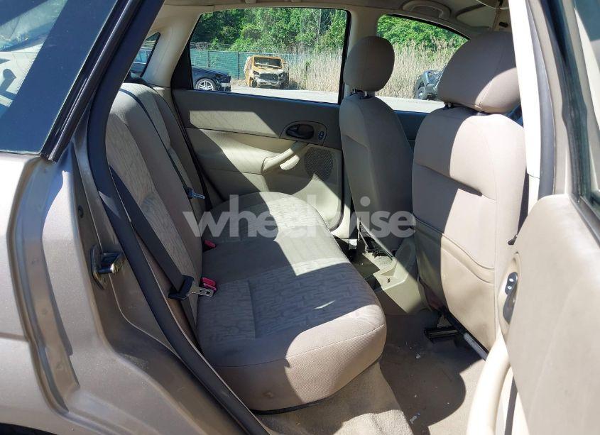 Photo 8 of 2005 Ford Focus ZX4 (VIN 1FAFP34N85W192422)