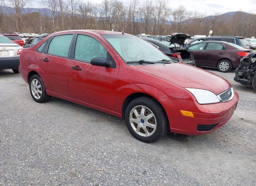 2005 Ford Focus ZX4 (VIN 1FAFP34N85W200440) main photo