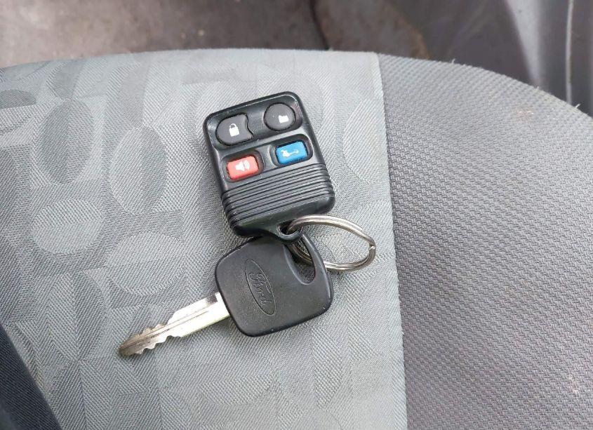 Photo 11 of 2005 Ford Focus ZX4 (VIN 1FAFP34N85W200440)