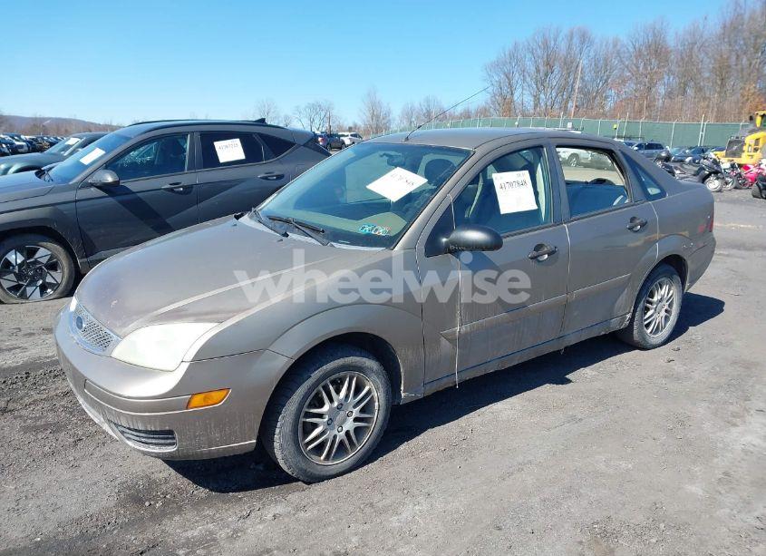 Photo 2 of 2005 Ford Focus ZX4 (VIN 1FAFP34N85W266566)