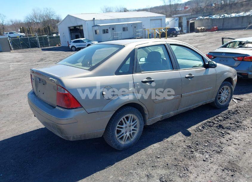 Photo 4 of 2005 Ford Focus ZX4 (VIN 1FAFP34N85W266566)