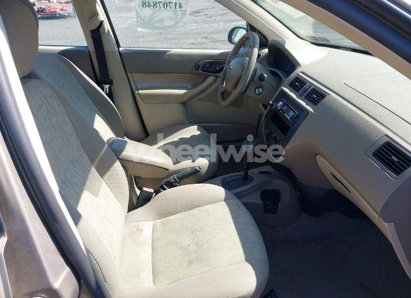 Photo 5 of 2005 Ford Focus ZX4 (VIN 1FAFP34N85W266566)