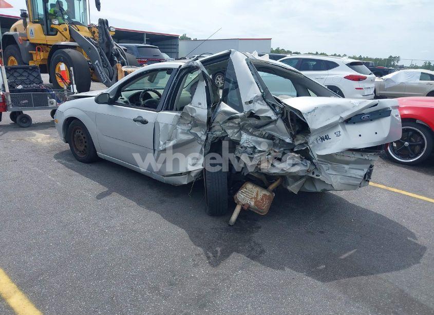 Photo 3 of 2005 Ford Focus ZX4 (VIN 1FAFP34N85W300134)