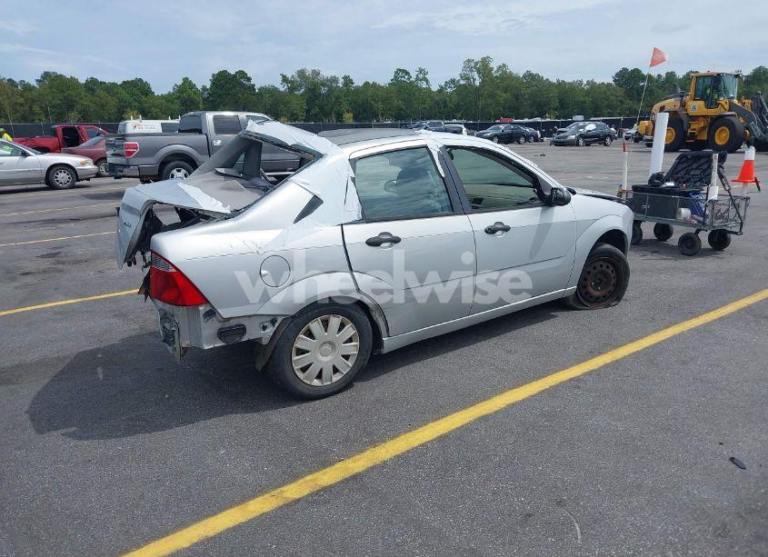 Photo 4 of 2005 Ford Focus ZX4 (VIN 1FAFP34N85W300134)
