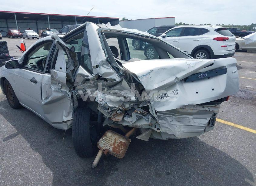 Photo 6 of 2005 Ford Focus ZX4 (VIN 1FAFP34N85W300134)