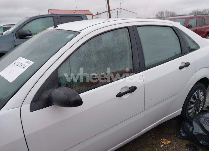 Photo 14 of 2006 Ford Focus ZX4 (VIN 1FAFP34N86W112960)