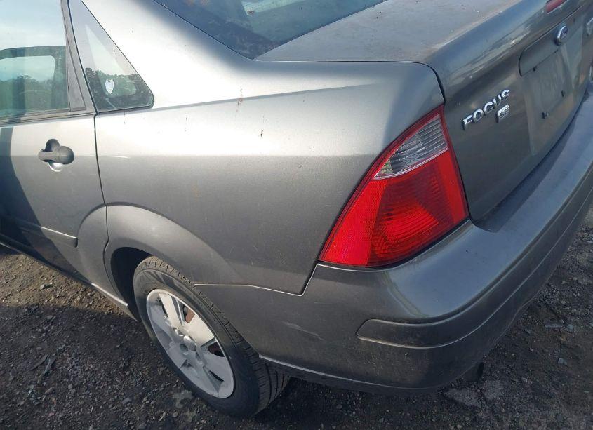 Photo 16 of 2007 Ford Focus S/SE/SES (VIN 1FAFP34N87W109459)