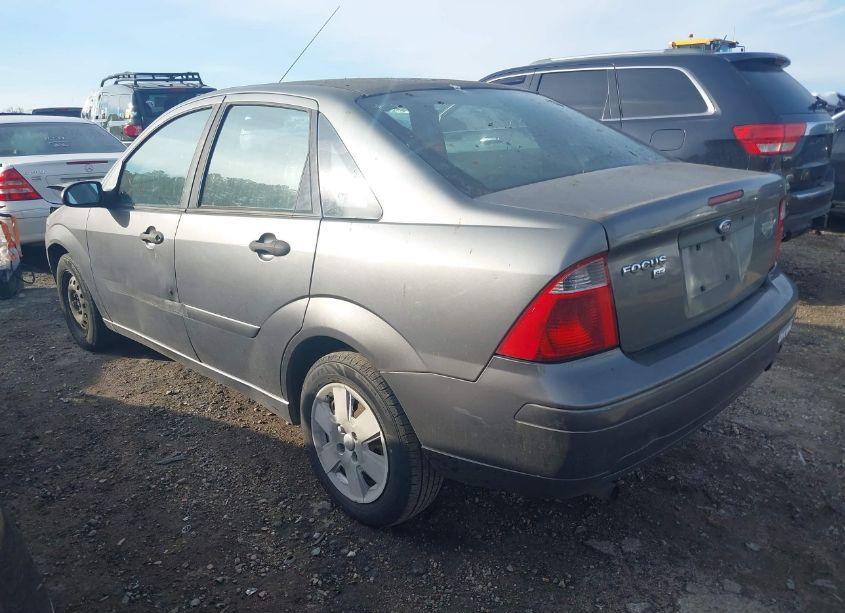 Photo 3 of 2007 Ford Focus S/SE/SES (VIN 1FAFP34N87W109459)