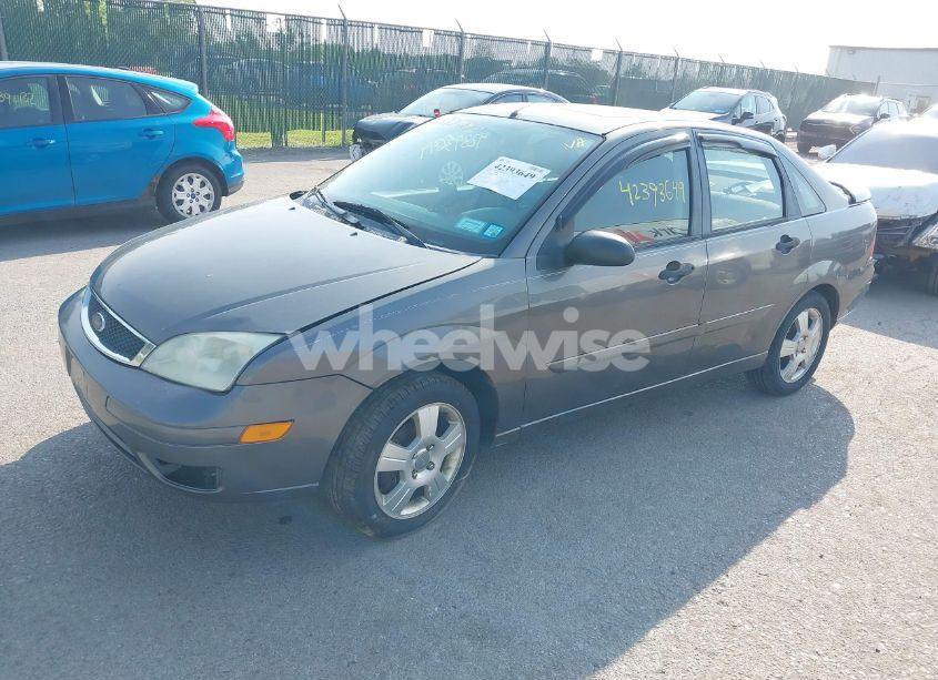 Photo 2 of 2007 Ford Focus S/SE/SES (VIN 1FAFP34N87W229682)