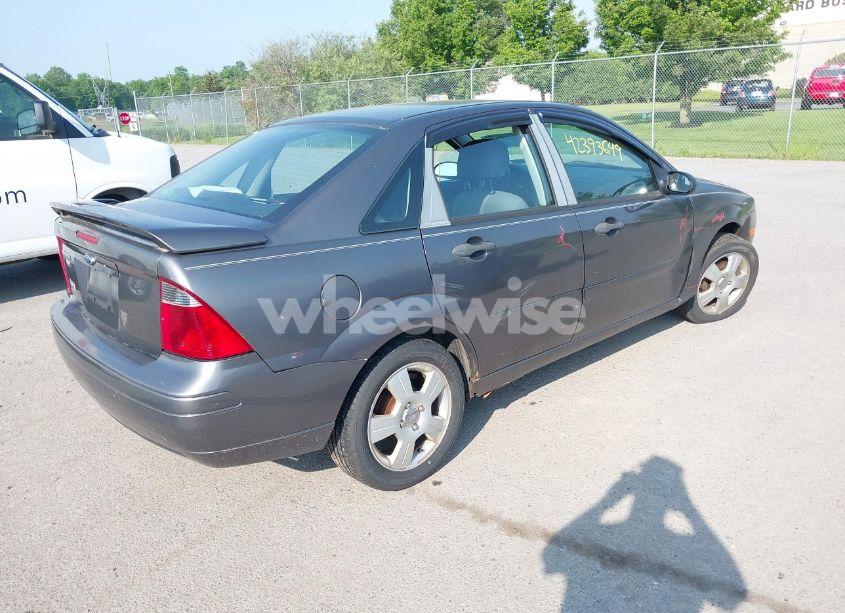 Photo 4 of 2007 Ford Focus S/SE/SES (VIN 1FAFP34N87W229682)