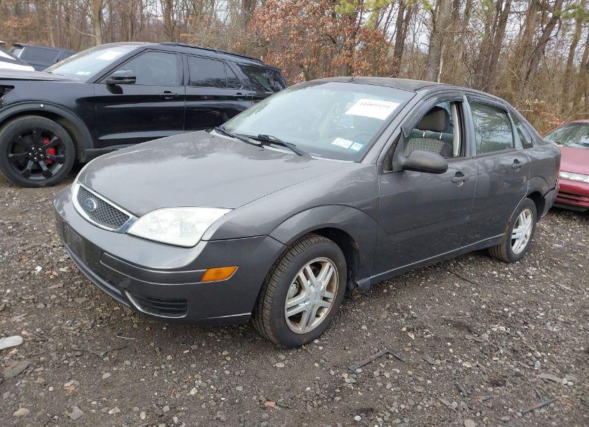 Photo 2 of 2007 Ford Focus S/SE/SES (VIN 1FAFP34N87W263542)