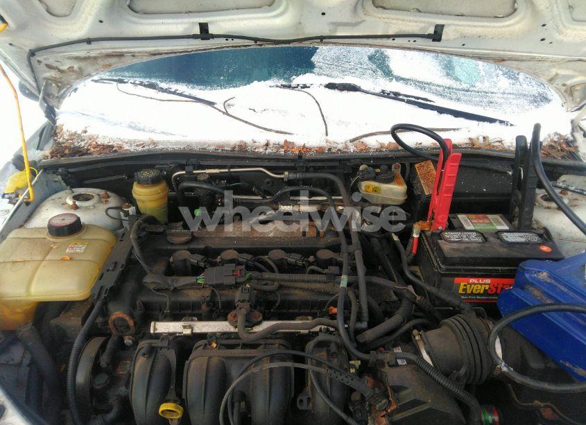 Photo 10 of 2005 Ford Focus ZX4 (VIN 1FAFP34N95W101626)