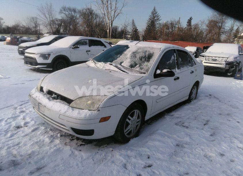 Photo 2 of 2005 Ford Focus ZX4 (VIN 1FAFP34N95W101626)