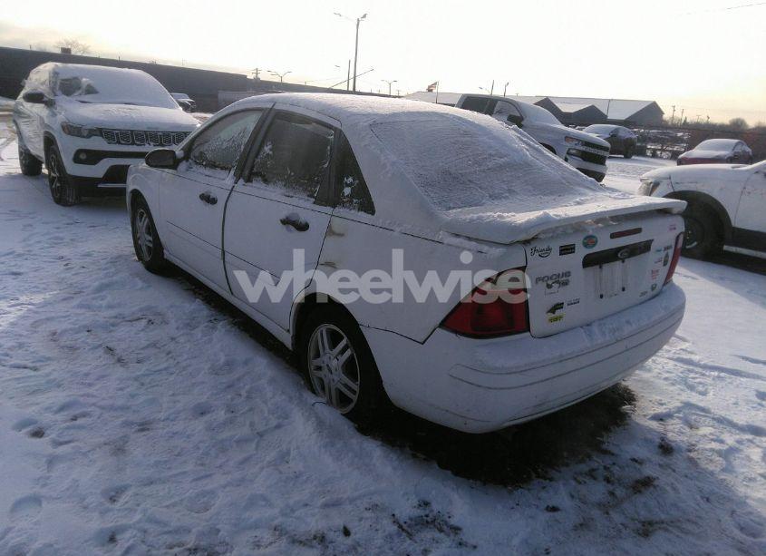 Photo 3 of 2005 Ford Focus ZX4 (VIN 1FAFP34N95W101626)