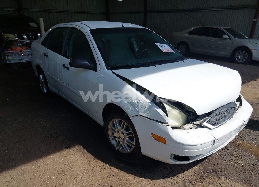2005 Ford Focus ZX4 (VIN 1FAFP34N95W173118) main photo