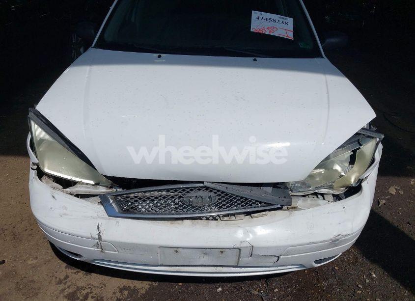 Photo 10 of 2005 Ford Focus ZX4 (VIN 1FAFP34N95W173118)