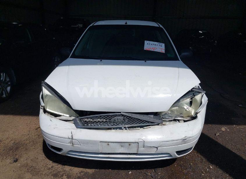 Photo 12 of 2005 Ford Focus ZX4 (VIN 1FAFP34N95W173118)