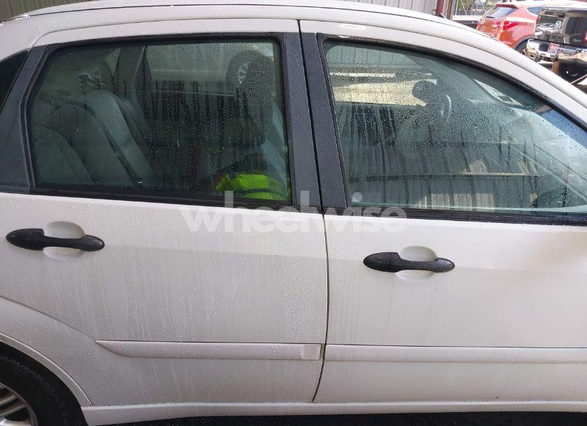 Photo 13 of 2005 Ford Focus ZX4 (VIN 1FAFP34N95W173118)