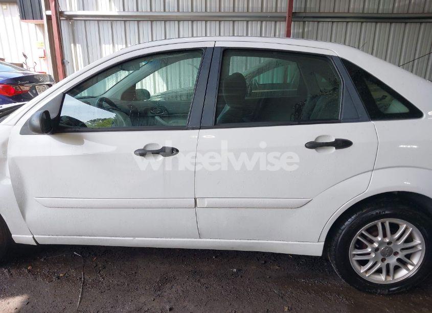 Photo 14 of 2005 Ford Focus ZX4 (VIN 1FAFP34N95W173118)