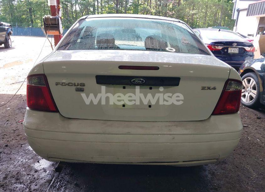 Photo 16 of 2005 Ford Focus ZX4 (VIN 1FAFP34N95W173118)