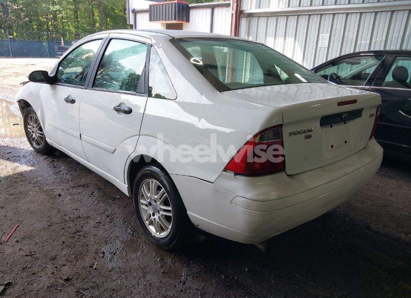 Photo 3 of 2005 Ford Focus ZX4 (VIN 1FAFP34N95W173118)