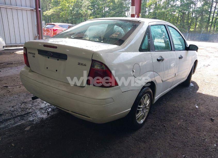 Photo 4 of 2005 Ford Focus ZX4 (VIN 1FAFP34N95W173118)