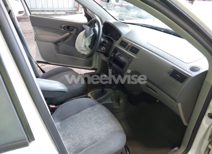 Photo 5 of 2005 Ford Focus ZX4 (VIN 1FAFP34N95W173118)