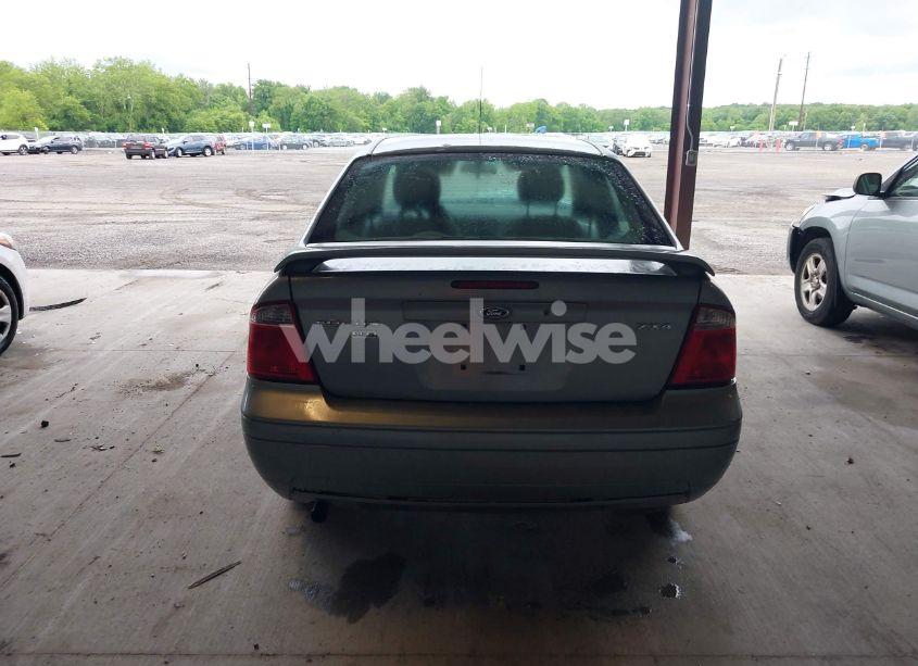 Photo 16 of 2005 Ford Focus ZX4 (VIN 1FAFP34N95W200110)