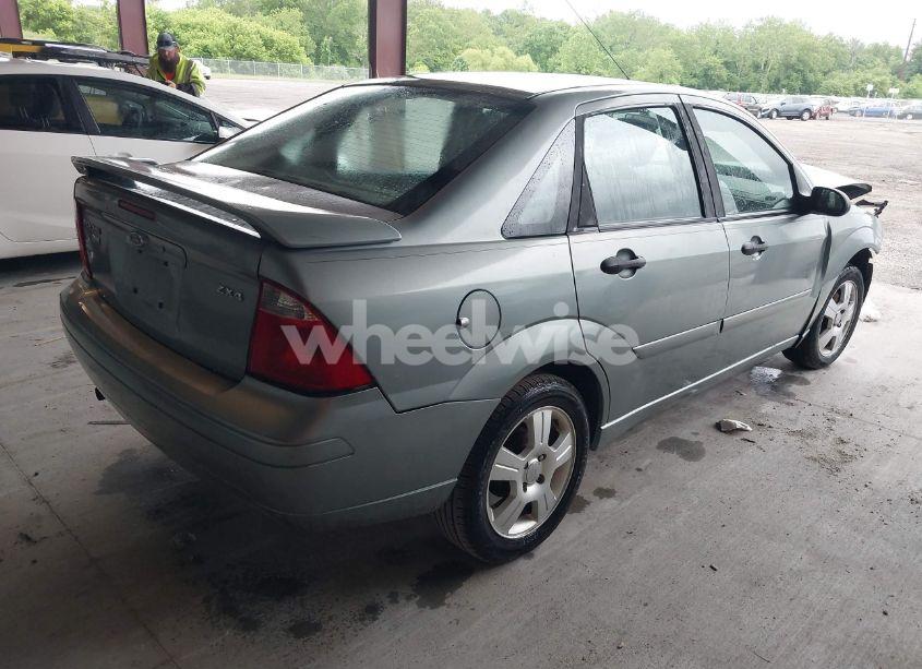 Photo 4 of 2005 Ford Focus ZX4 (VIN 1FAFP34N95W200110)