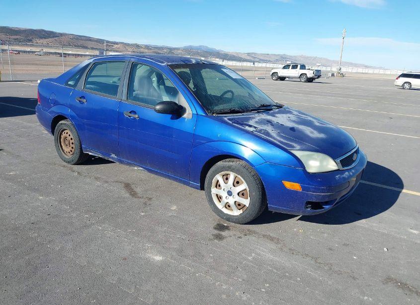 2005 Ford Focus ZX4 (VIN 1FAFP34N95W217487) main photo