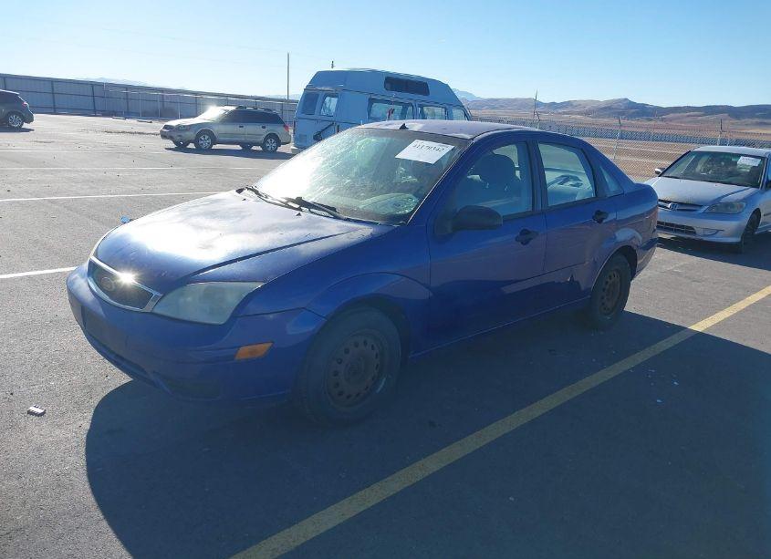 Photo 2 of 2005 Ford Focus ZX4 (VIN 1FAFP34N95W217487)