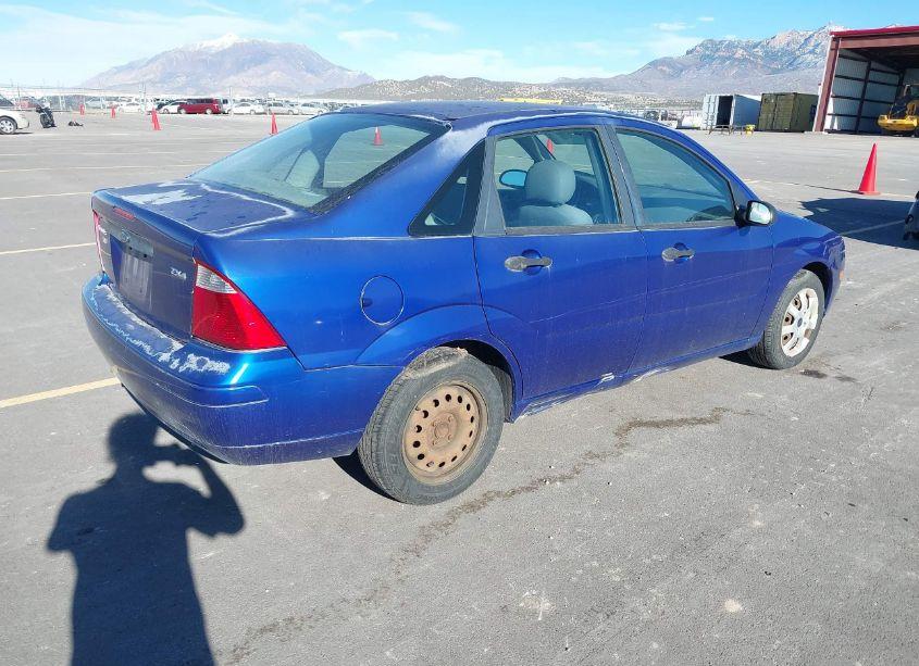Photo 4 of 2005 Ford Focus ZX4 (VIN 1FAFP34N95W217487)