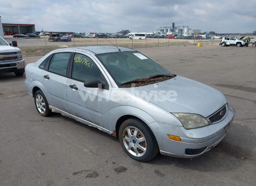 2005 Ford Focus ZX4 (VIN 1FAFP34N95W233320) main photo