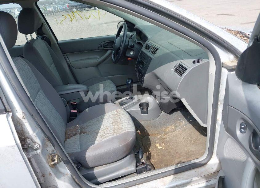 Photo 5 of 2005 Ford Focus ZX4 (VIN 1FAFP34N95W233320)