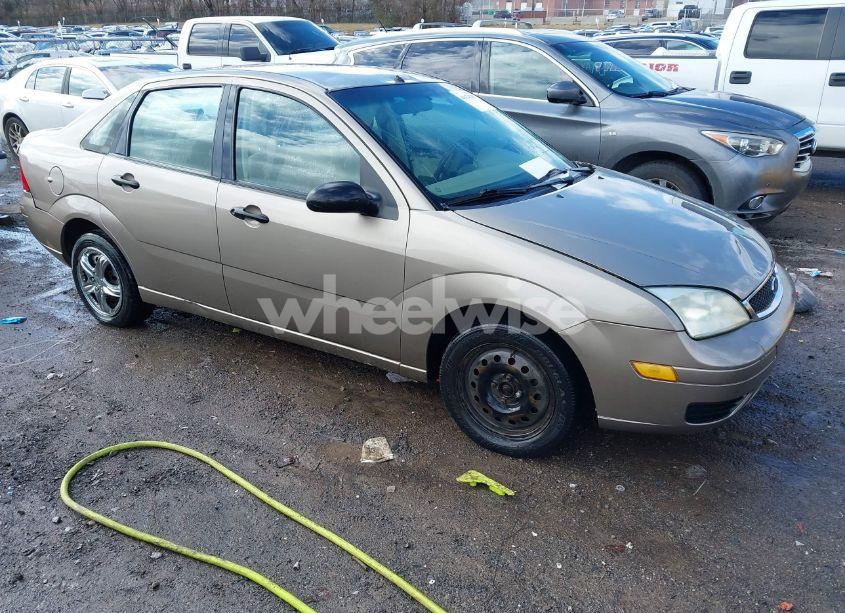 2005 Ford Focus ZX4 (VIN 1FAFP34N95W237206) main photo