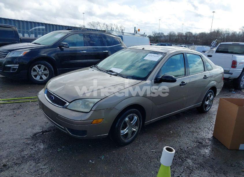 Photo 2 of 2005 Ford Focus ZX4 (VIN 1FAFP34N95W237206)