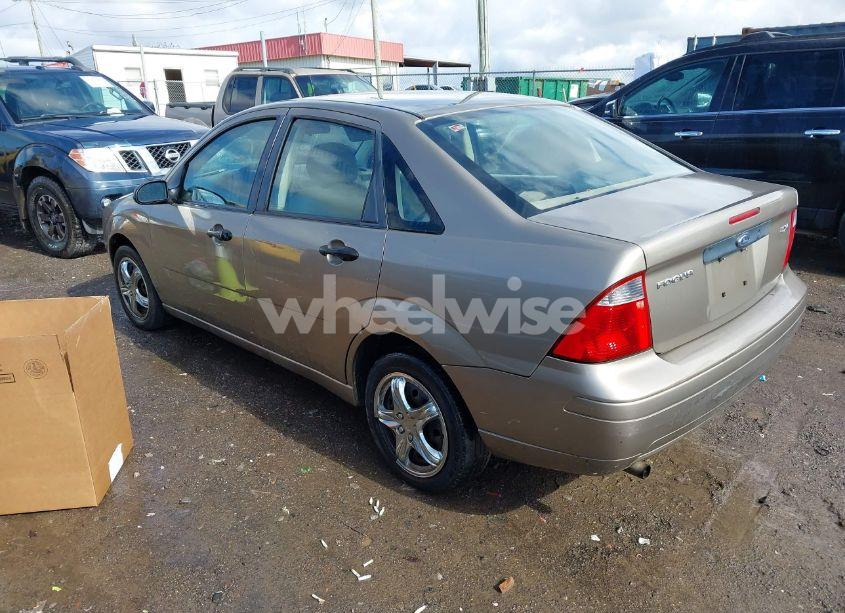 Photo 3 of 2005 Ford Focus ZX4 (VIN 1FAFP34N95W237206)