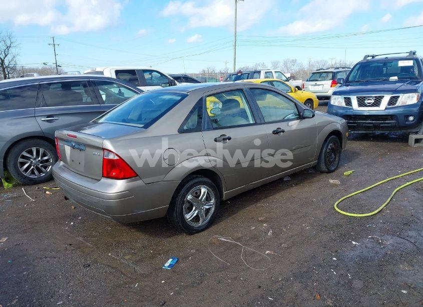 Photo 4 of 2005 Ford Focus ZX4 (VIN 1FAFP34N95W237206)