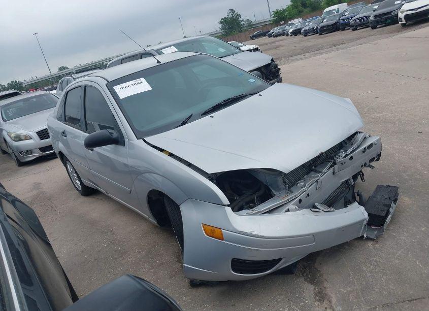 2005 Ford Focus ZX4 (VIN 1FAFP34N95W270934) main photo