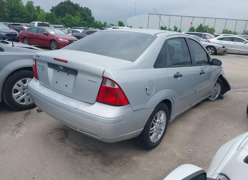 Photo 4 of 2005 Ford Focus ZX4 (VIN 1FAFP34N95W270934)