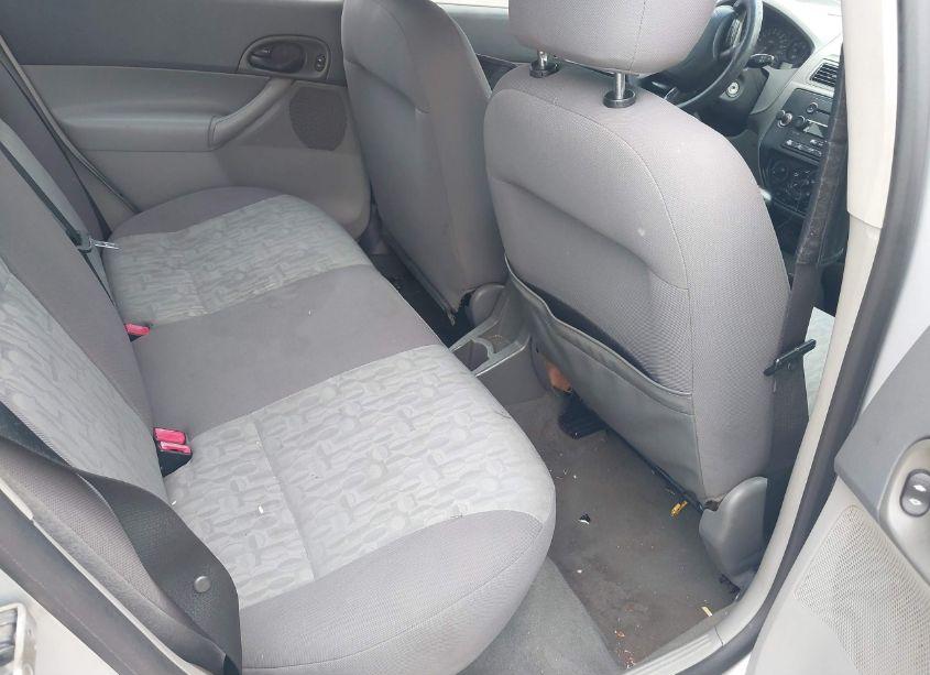 Photo 8 of 2005 Ford Focus ZX4 (VIN 1FAFP34N95W270934)