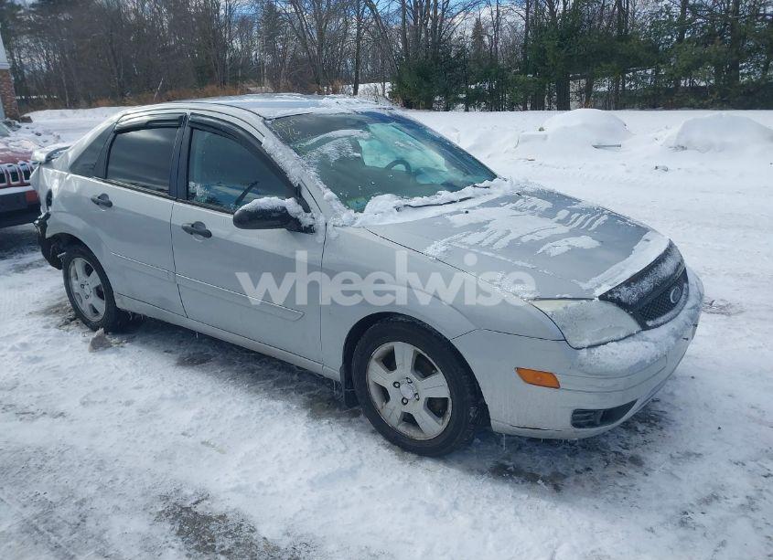 2005 Ford Focus ZX4 (VIN 1FAFP34N95W281562) main photo