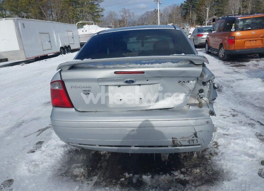 Photo 12 of 2005 Ford Focus ZX4 (VIN 1FAFP34N95W281562)