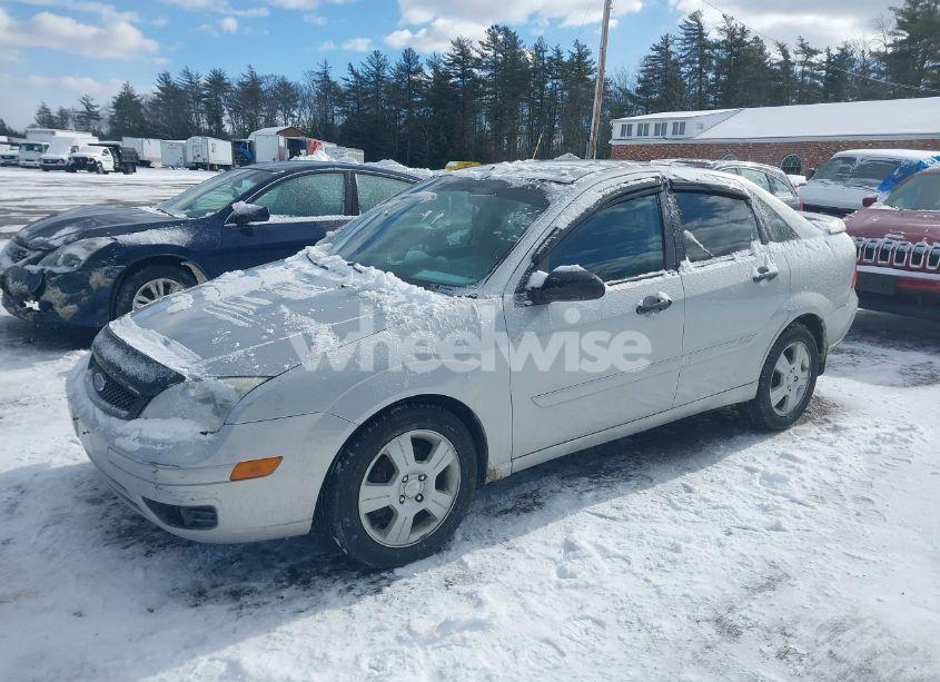 Photo 2 of 2005 Ford Focus ZX4 (VIN 1FAFP34N95W281562)